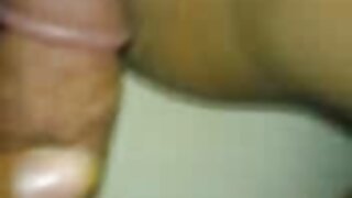 तरुण वेश्या तिच्या रसाळ मांजर नाही एक वृद्ध मनुष्य fucked