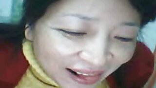 तिला तिच्या BF वर खाली जाण्यापूर्वी नेहमी cunnilingus हवे असते