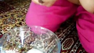 सुंदर आणि खडबडीत श्यामला तिच्या BF ला हॉट ब्लोजॉब देते